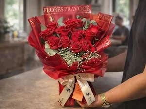 Buquê Premium com 12 Rosas Vermelhas